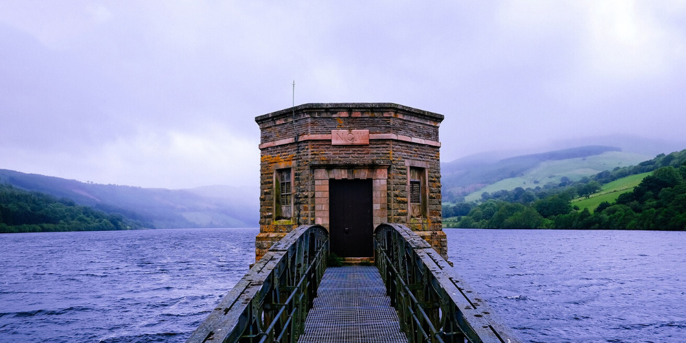 It’s a data lake… it’s a data warehouse… no it’s a data lakehouse